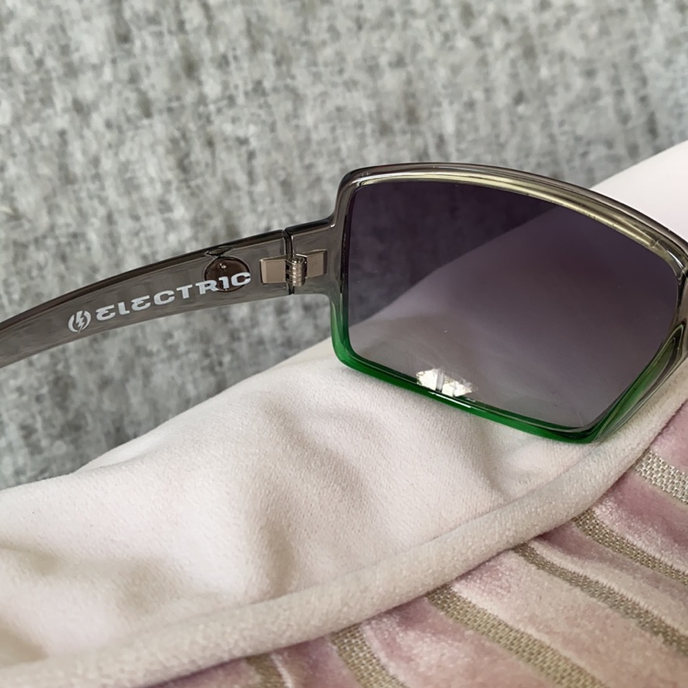 Volcom sunglasses - Picture 4 of 9